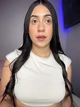 Snapshot of isabela_l chatting on 09.26.25 isabela l online show from 09.26.25