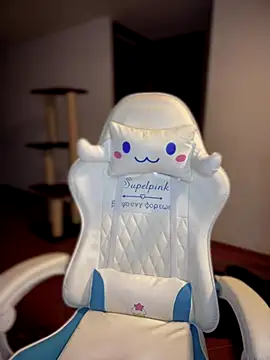 Snapshot of isabela_l chatting on 10.18.25 isabela l online show from 10.18.25