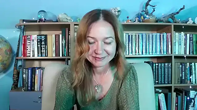 Snapshot of Foxilady357 chatting on 10.11.25 Foxilady357 online show from 10.11.25