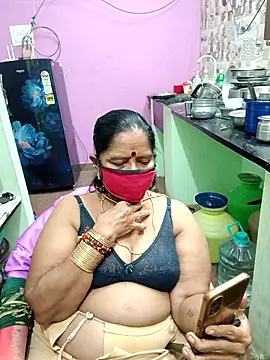 Snapshot of amuthasree chatting on 10.03.25 amuthasree online show from 10.03.25