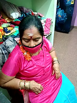 Snapshot of amuthasree chatting on 10.13.25 amuthasree online show from 10.13.25