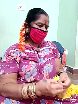 Snapshot of amuthasree chatting on 10.17.25 amuthasree online show from 10.17.25