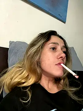 Snapshot of blond-96 chatting on 10.31.25 blond-96 online show from 10.31.25