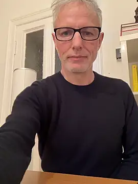 Snapshot of SexyLeon8 chatting on 02.07.25 SexyLeon8 online show from 02.07.25