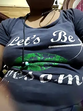 Snapshot of Cute_Amiya chatting on 10.28.25 Cute Amiya online show from 10.28.25