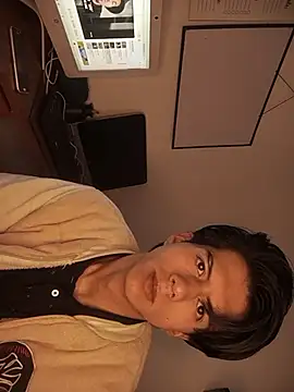 Snapshot of Friqui_Sex chatting on 11.04.25 Friqui Sex online show from 11.04.25