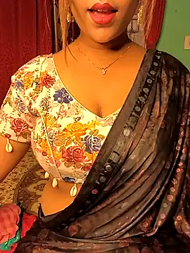 Snapshot of Miss_Mayaa_ chatting on 11.08.25 Miss Mayaa online show from 11.08.25