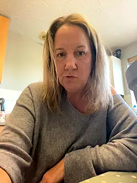 Snapshot of X-Victoria-X chatting on 10.04.25 X-Victoria-X online show from 10.04.25