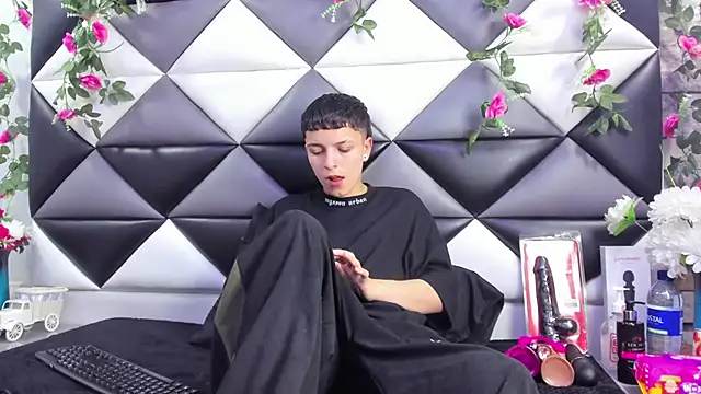 Snapshot of Megan_Thompson_ chatting on 09.28.25 Megan Thompson  online show from 09.28.25