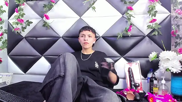 Snapshot of Megan_Thompson_ chatting on 10.02.25 Megan Thompson  online show from 10.02.25