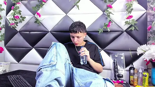 Snapshot of Megan_Thompson_ chatting on 10.09.25 Megan Thompson  online show from 10.09.25