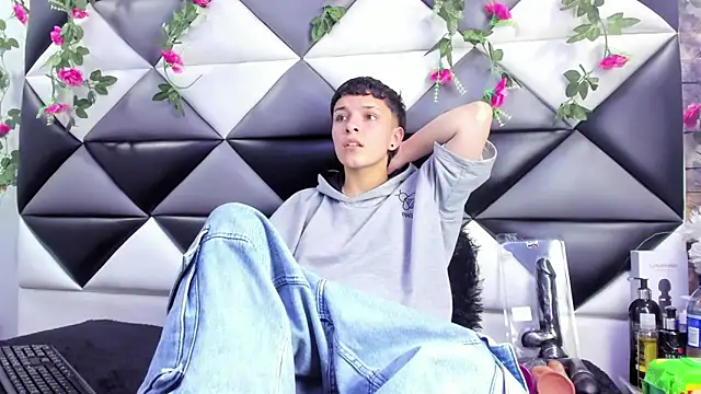 Snapshot of Megan_Thompson_ chatting on 10.28.25 Megan Thompson  online show from 10.28.25