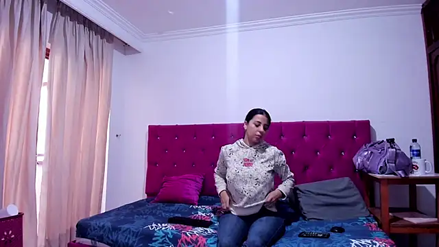 cattaleya villalobos online show from 09.16.25