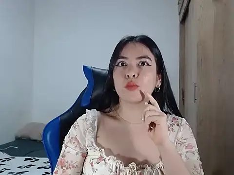 Snapshot of EloiseJun chatting on 09.17.25 EloiseJun online show from 09.17.25