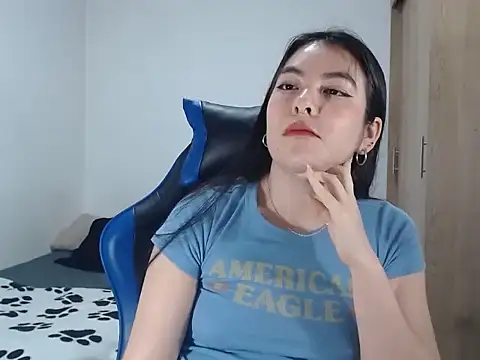 Snapshot of EloiseJun chatting on 09.18.25 EloiseJun online show from 09.18.25
