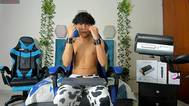 Snapshot of _taylor_black chatting on 09.30.25  taylor black online show from 09.30.25