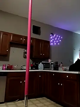 Snapshot of spoiledprincess4 chatting on 10.11.25 spoiledprincess4 online show from 10.11.25