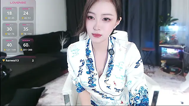 Snapshot of Candice-99 chatting on 09.17.25 Candice-99 online show from 09.17.25