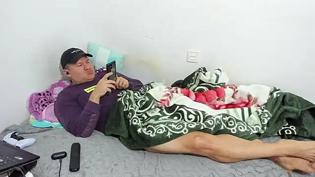 Snapshot of fuckynations chatting on 03.22.25 fuckynations online show from 03.22.25