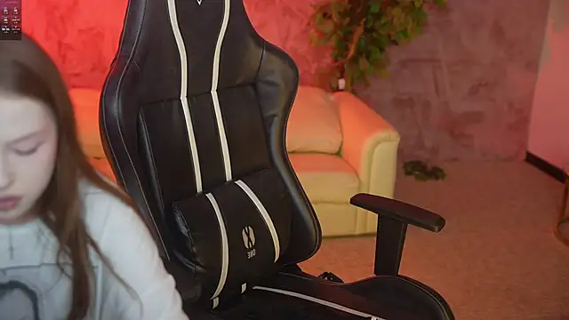 Snapshot of Goldie_Flame chatting on 09.12.25 Goldie Flame online show from 09.12.25