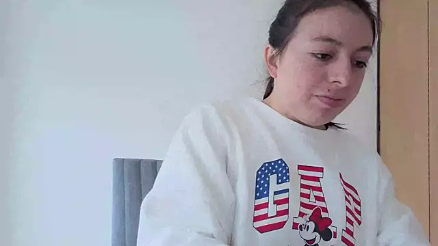 Snapshot of MiaKimky chatting on 10.08.25 MiaKimky online show from 10.08.25