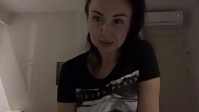 Snapshot of Gilin1 chatting on 10.31.25 Gilin1 online show from 10.31.25