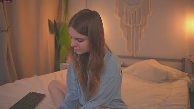 Snapshot of Lu__Lane chatting on 10.16.25 Lu Lane online show from 10.16.25