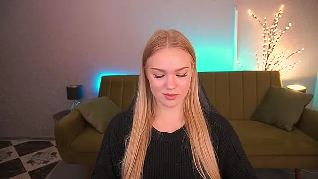 Snapshot of CelesteNoir chatting on 09.18.25 CelesteNoir online show from 09.18.25