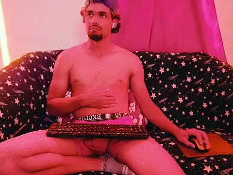 Snapshot of cristian-gp chatting on 10.04.25 cristian-gp online show from 10.04.25