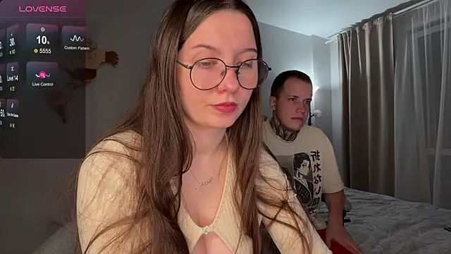 Snapshot of wwow_meow chatting on 10.04.25 wwow meow online show from 10.04.25