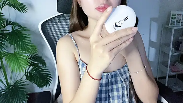 Snapshot of LiLi_Sweetie chatting on 09.15.25 LiLi Sweetie online show from 09.15.25