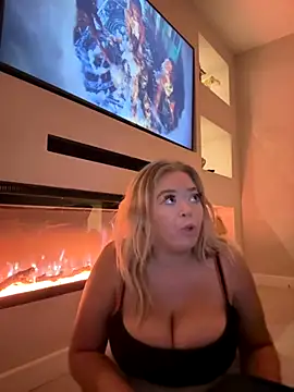 Snapshot of KaylaTrudi chatting on 10.15.25 KaylaTrudi online show from 10.15.25