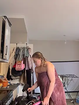 Snapshot of KaylaTrudi chatting on 10.20.25 KaylaTrudi online show from 10.20.25