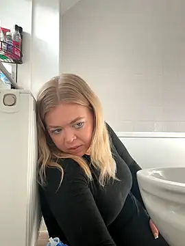 Snapshot of KaylaTrudi chatting on 10.23.25 KaylaTrudi online show from 10.23.25