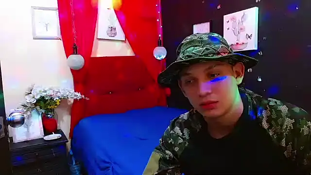 Snapshot of luccasbigcock chatting on 10.08.25 luccasbigcock online show from 10.08.25