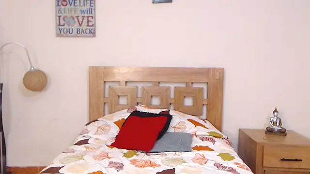 Snapshot of ValeSantoDomingo chatting on 09.30.25 ValeSantoDomingo online show from 09.30.25