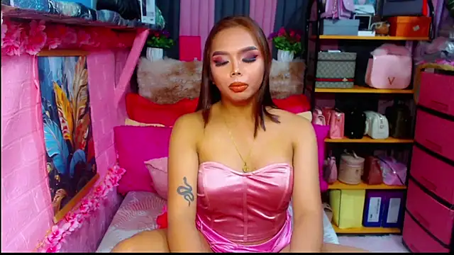 Snapshot of MoniqueCeleste chatting on 10.12.25 MoniqueCeleste online show from 10.12.25