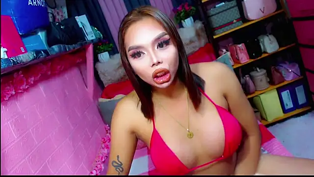Snapshot of MoniqueCeleste chatting on 10.19.25 MoniqueCeleste online show from 10.19.25