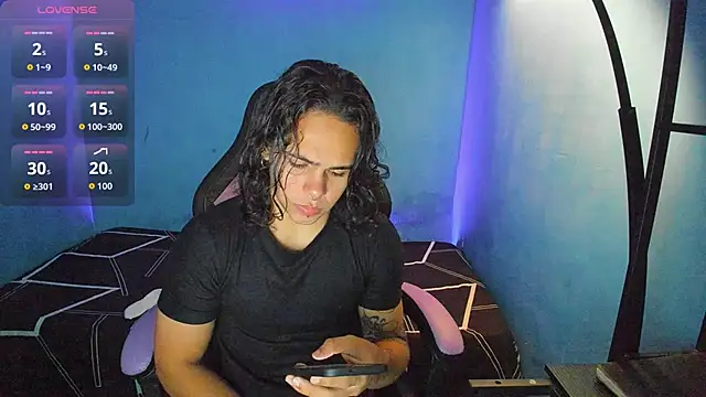 Snapshot of Maximiliano_scoott__ chatting on 10.15.25 Maximiliano scoott online show from 10.15.25