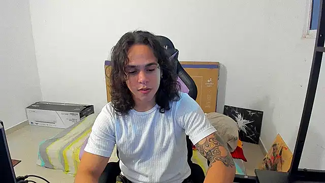 Snapshot of Maximiliano_scoott__ chatting on 10.26.25 Maximiliano scoott online show from 10.26.25