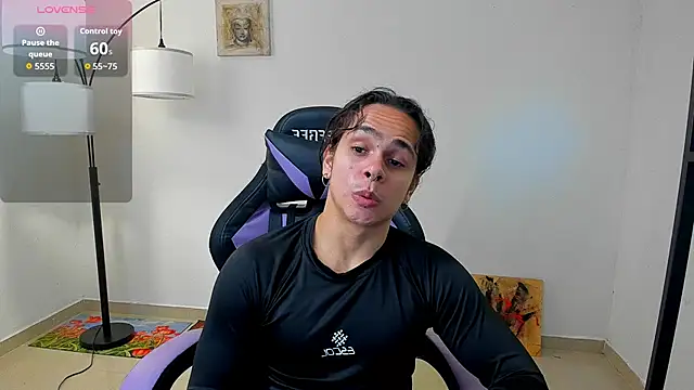 Snapshot of Maximiliano_scoott__ chatting on 10.29.25 Maximiliano scoott online show from 10.29.25