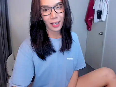 Snapshot of lucyshanex chatting on 10.11.25 lucyshanex online show from 10.11.25