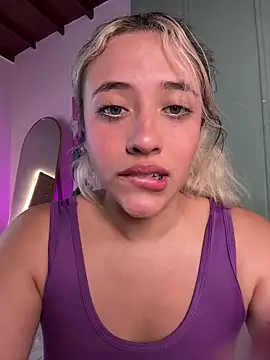 Snapshot of Alexa__Blue chatting on 10.24.25 Alexa Blue online show from 10.24.25