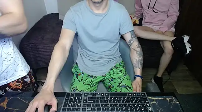 Snapshot of bossking017 chatting on 02.21.25 bossking017 online show from 02.21.25