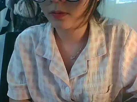 Snapshot of Linzly chatting on 09.20.25 Linzly online show from 09.20.25