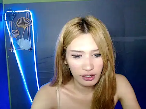 Snapshot of SerenaCortesi chatting on 09.24.25 SerenaCortesi online show from 09.24.25