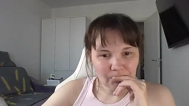 Snapshot of Qaynii chatting on 09.15.25 Qaynii online show from 09.15.25