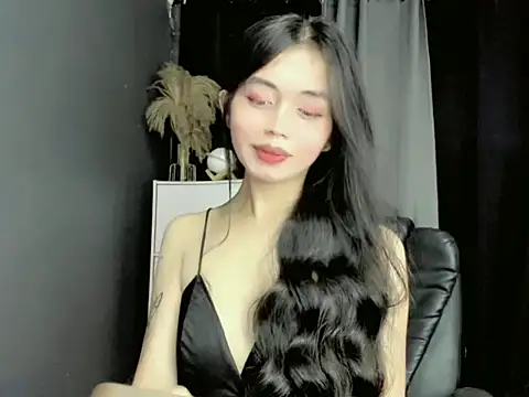 Snapshot of LexiLove chatting on 11.14.25 LexiLove online show from 11.14.25