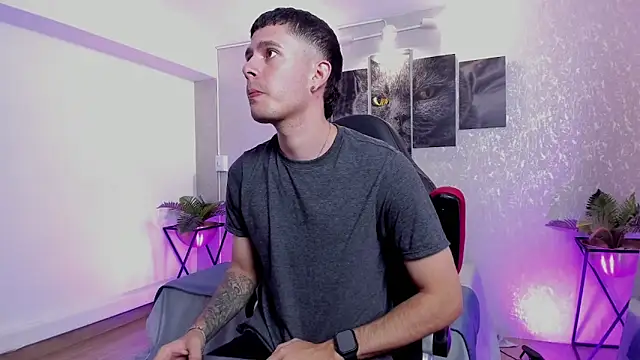 Snapshot of nils_saint chatting on 10.12.25 nils saint online show from 10.12.25