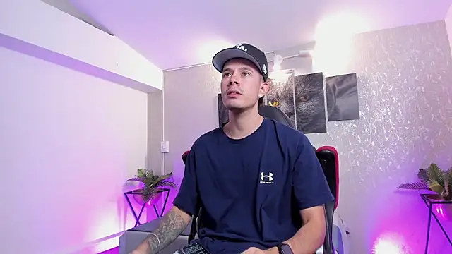 Snapshot of nils_saint chatting on 10.18.25 nils saint online show from 10.18.25